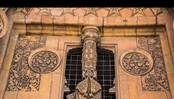 divrigi-ulu-camii-nin-deprem-mimarisi-ve-erzincan-depremi-nde-yakilmis-bir-koy-arix-saran-agiti